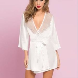 NWT Robe White Lacey One Size